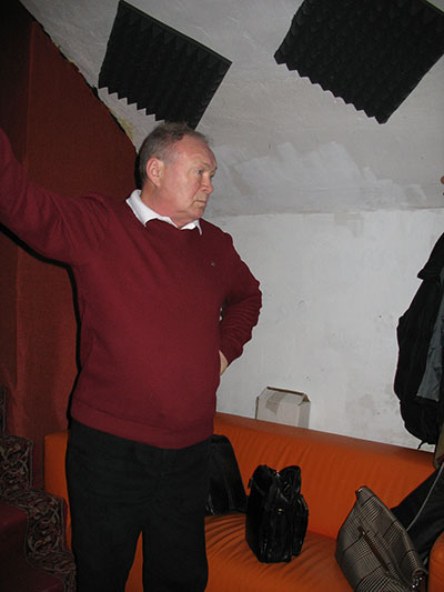 Юрий Александрович на записи в студии