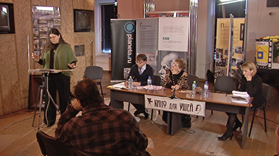 Композитор О.Ростовская за терменвоксом